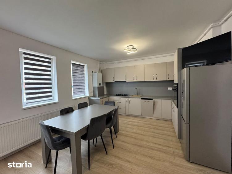 Apartament cu 3 camere decomandat în Est