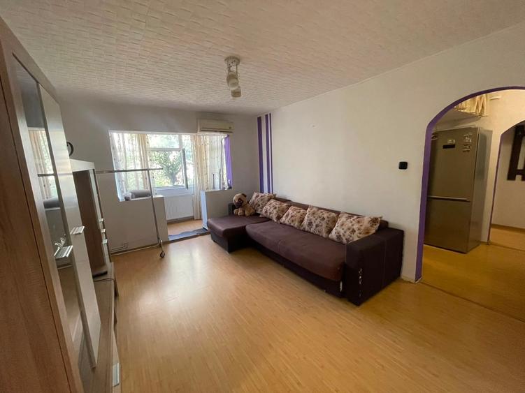 Apartament cu 3 camere, etajul 2/4, zona Mircea cel Batran - 2