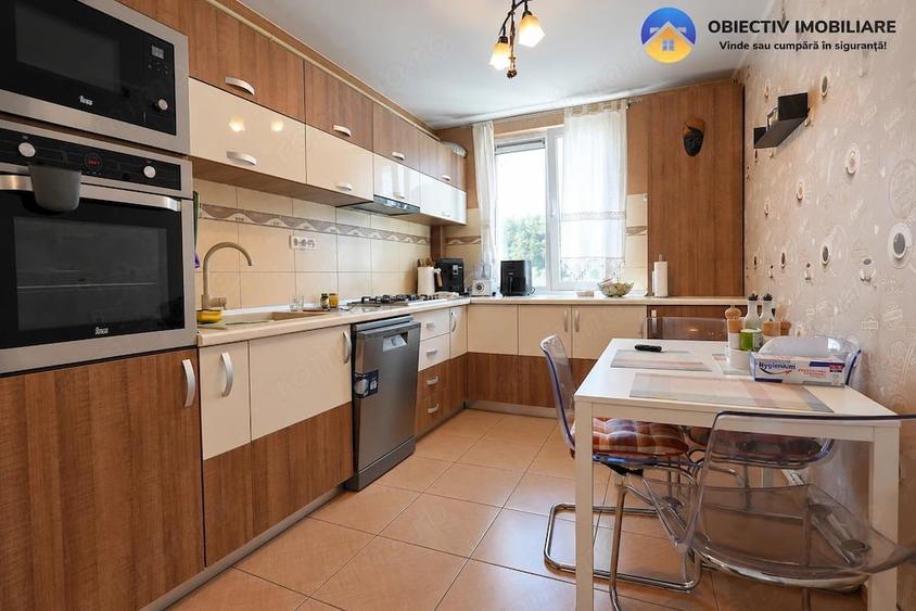 Apartament cu 3 camere semidecomandat în Central