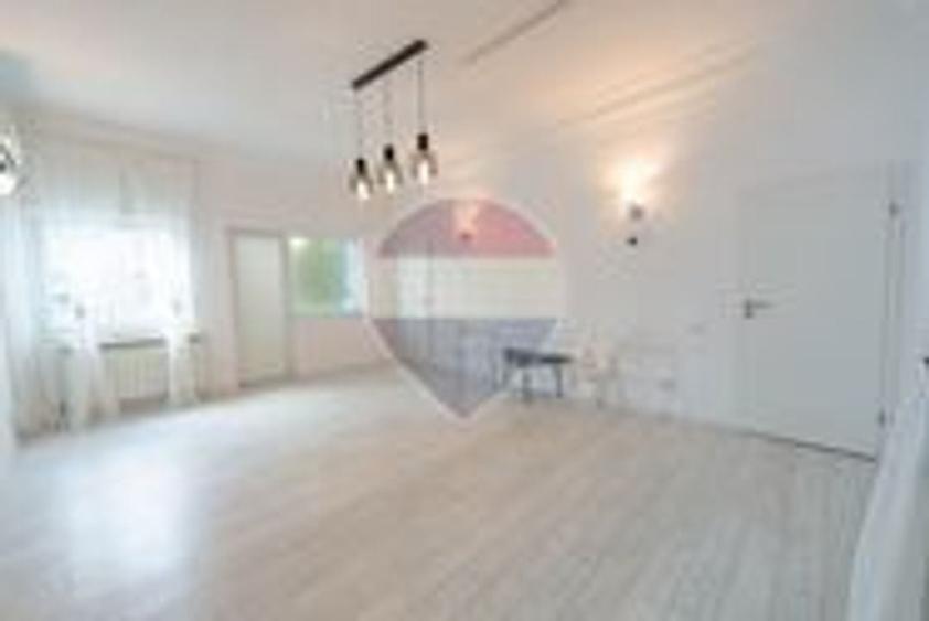Apartament de inchiriat, 137 mp, central, curte proprie - 15