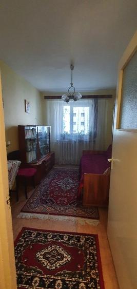 Apartament cu 3 camere decomandat, mobilat în Viziru 3