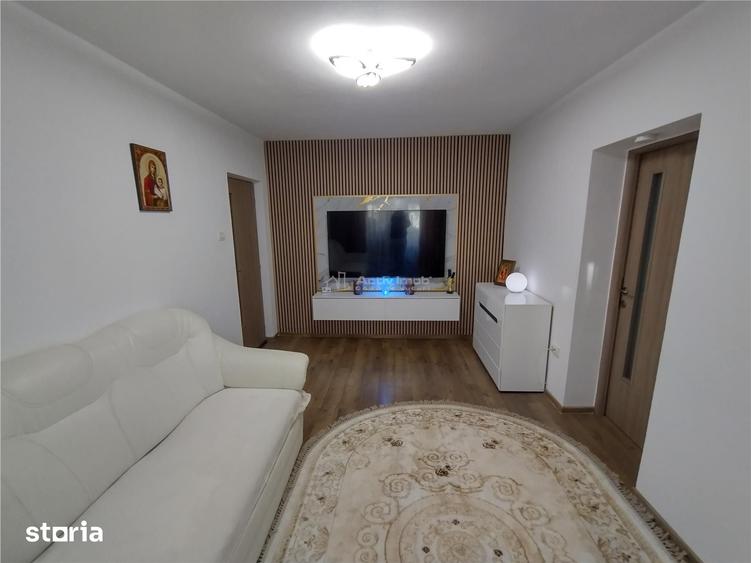 Apartament cu 3 camere semidecomandat în Central