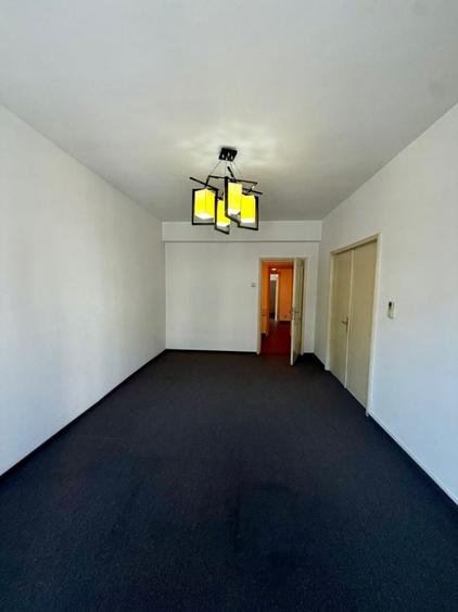 Apartament cu 4 camere în P-ța Romană