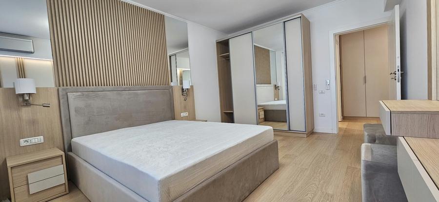 Apartament cu 2 camere decomandat în Trocadero