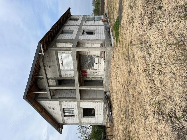 Casă cu Teren 1553 Mp în Blejești