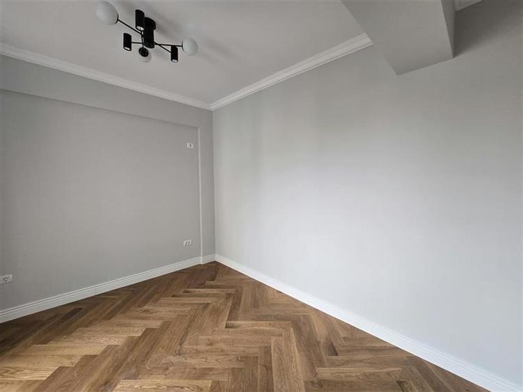 Apartament cu 3 camere decomandat în Bucureștii Noi
