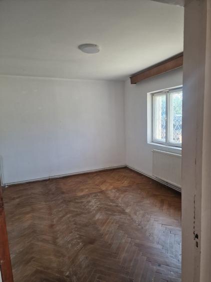 Casă individuală cu 9 camere cu Garaj în Otopeni
