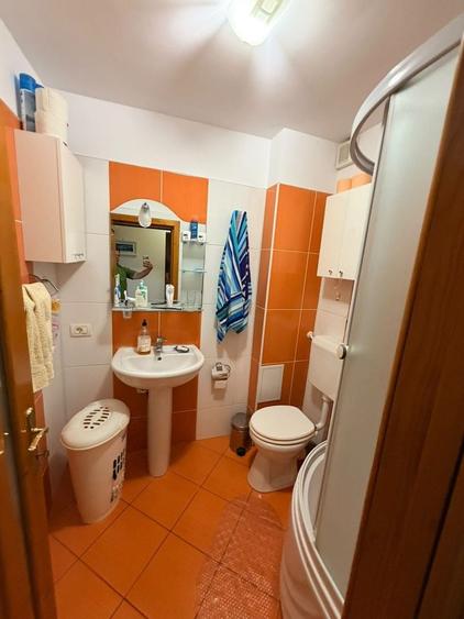 Apartament cu 3 camere decomandat, mobilat în Central