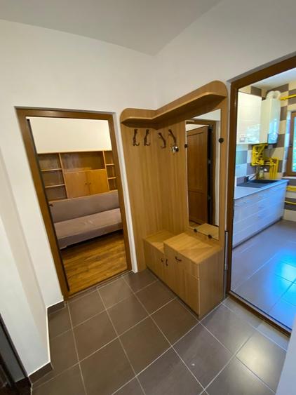 Apartament cu 3 camere semidecomandat în Spitalului
