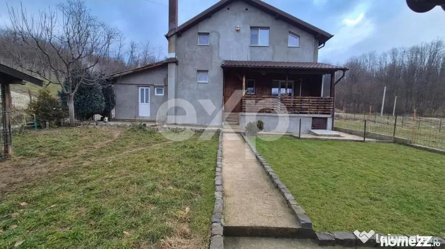 Casă cu 4 camere cu Teren 553 Mp în Hințești