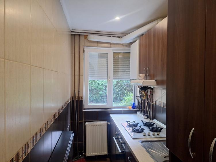 Apartament cu 2 camere semidecomandat, mobilat în Soarelui