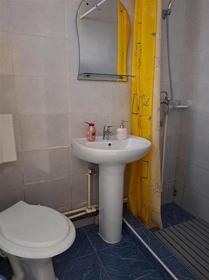 Casă individuală cu 6 camere cu Canalizare în Sud