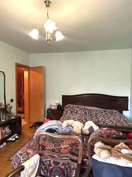 Apartament cu 3 camere decomandat în Mircea cel Bătrân