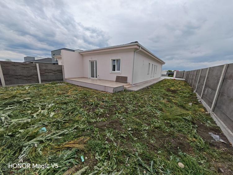 Duplex cu 3 camere cu Canalizare în Remetea Mare