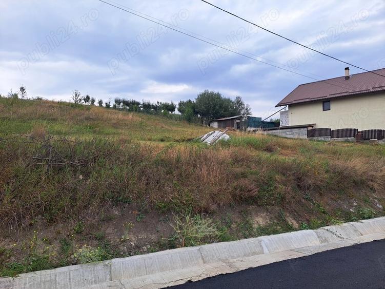 Teren de 2000 mp, în Gârcina