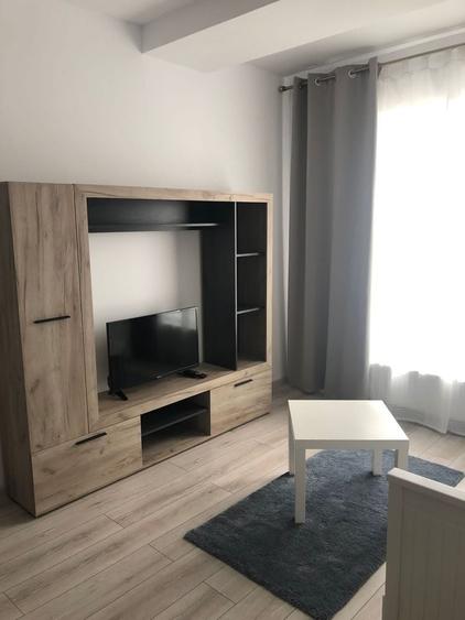 Garsonieră decomandată în Central