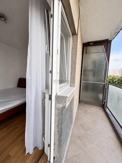 Apartament cu 3 camere decomandat, mobilat în Moinești