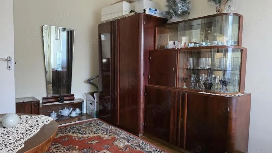 Apartament cu 3 camere semidecomandat în Zamfirescu