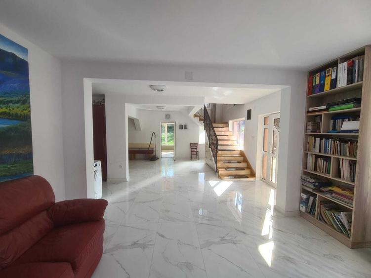 Casă cu 4 camere cu Teren 45 Mp în Central