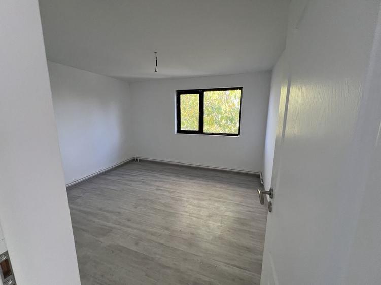 Casă cu 4 camere în Uiești
