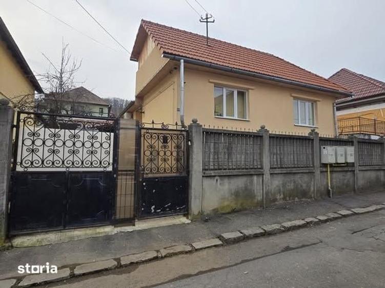 Casă cu 4 camere cu Teren 400 Mp în Mediaș