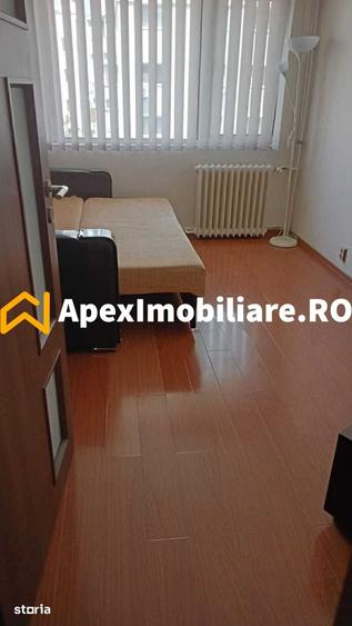 Apartament cu 3 camere decomandat în Titan