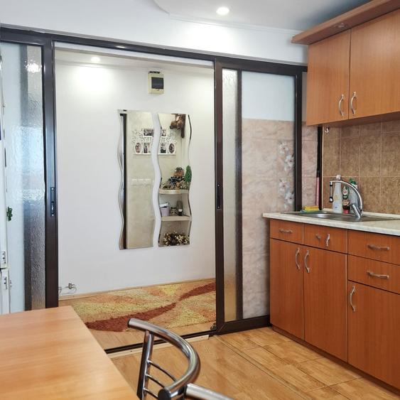 Apartament cu 3 camere decomandat, mobilat în Ultracentral