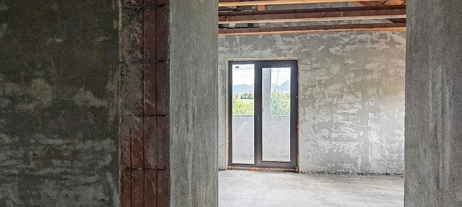 Casă cu 4 camere cu Teren 730 Mp în Sânpetru