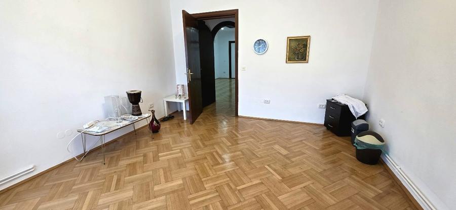 Apartament cu 4 camere decomandat, mobilat în Dacia