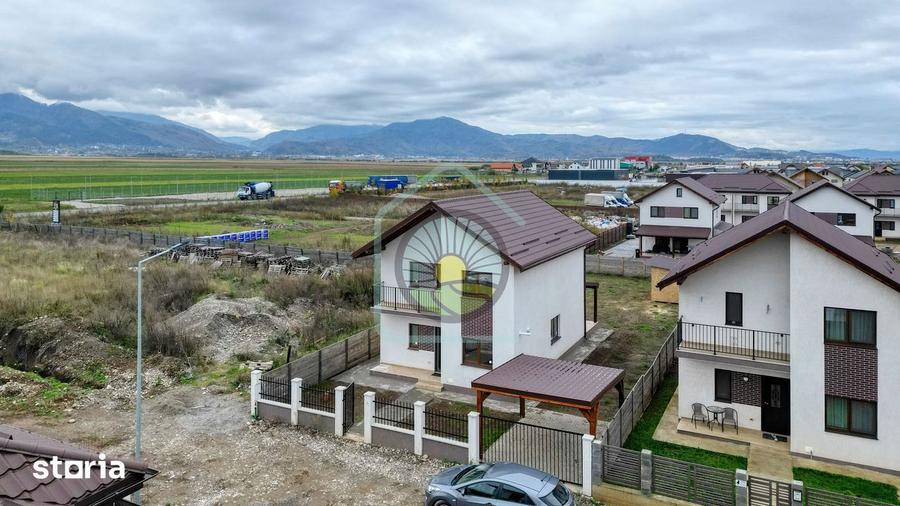 Casă cu 4 camere cu Canalizare în Tărlungeni