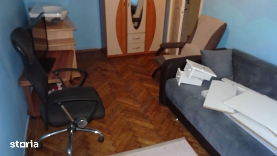 Apartament cu 2 camere semidecomandat în Gojdu