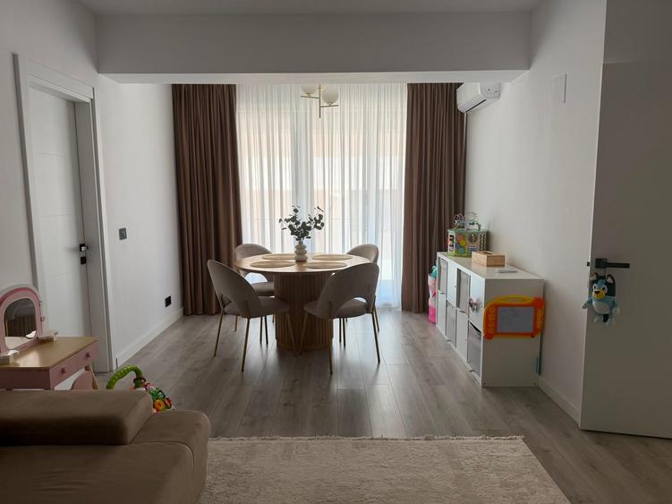 Apartament cu 3 camere decomandat în Sisești