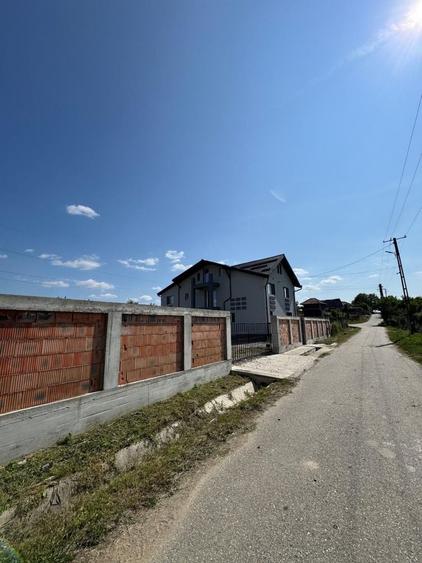 Casă cu 4 camere în Băbeni