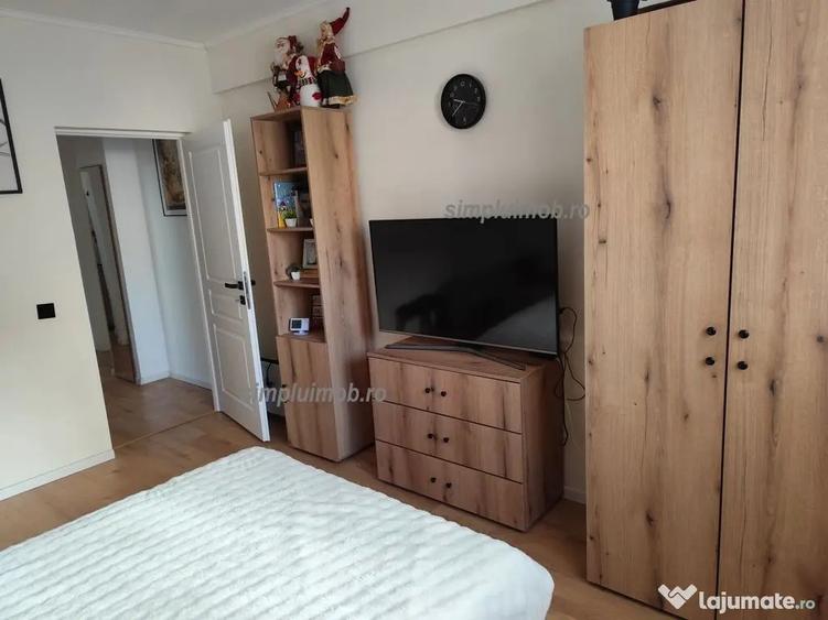 Apartament cu 3 camere semidecomandat în 1 Decembrie 1918