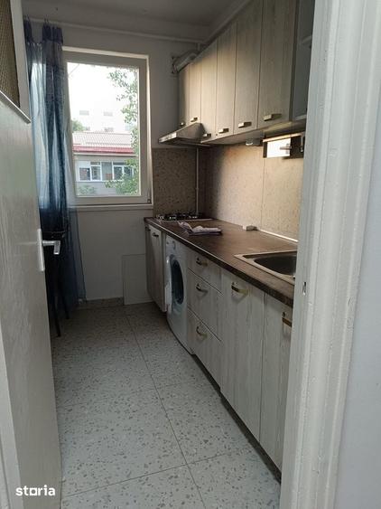 Apartament cu 3 camere semidecomandat în Drumul Taberei