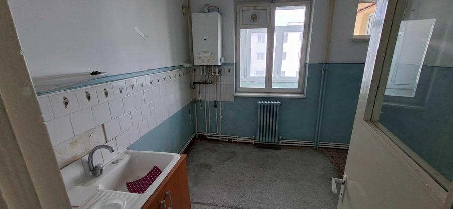 Apartament cu 3 camere semidecomandat în Central
