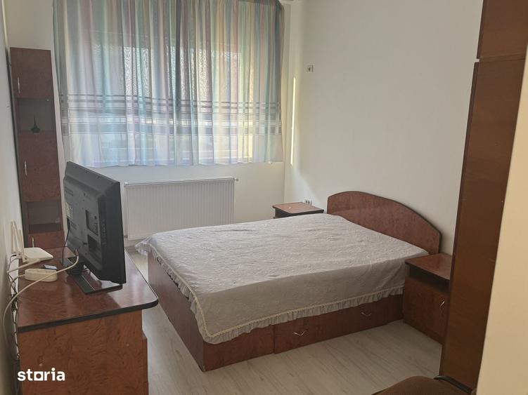 Garsonieră decomandată în Roșu