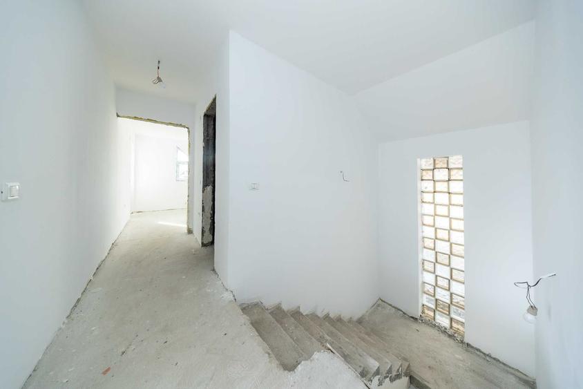 Casă cu 4 camere în Central