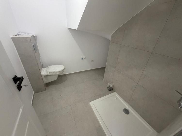 Duplex cu 5 camere cu Canalizare în Central