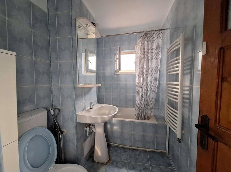 Apartament cu 2 camere semidecomandat, mobilat în Soarelui