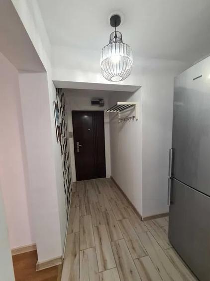 Apartament cu 2 camere semidecomandat, mobilat în Victoriei