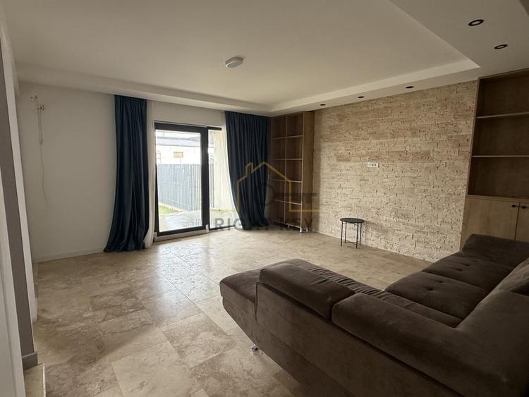 Duplex cu 5 camere cu Canalizare în Clinceni