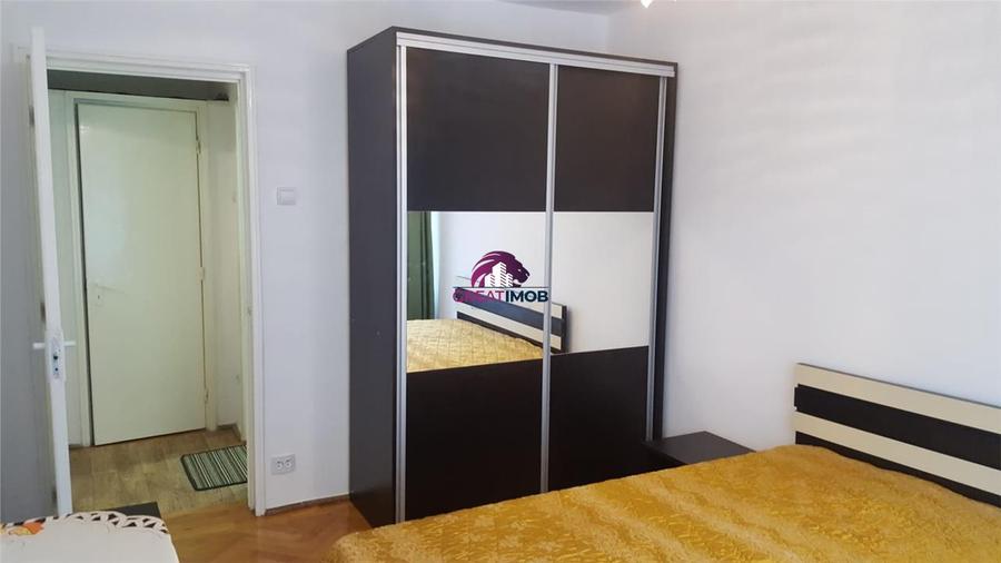 Apartament cu 2 camere semidecomandat, mobilat în Central