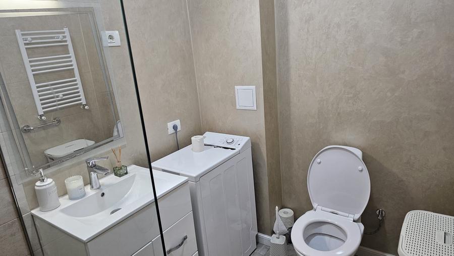 Apartament cu 2 camere semidecomandat în Far