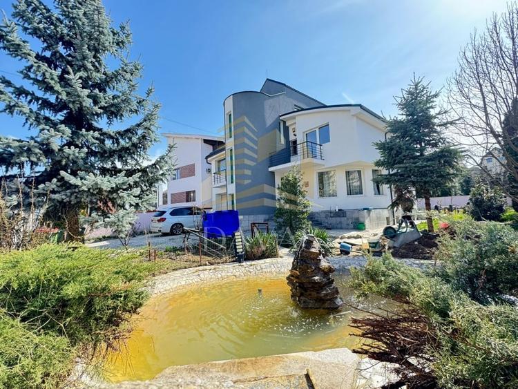 Casă individuală cu 7 camere cu Canalizare în Zorilor