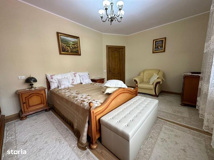 Casă cu 4 camere în Roșu