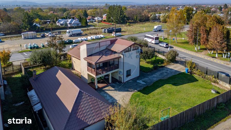 Casă cu 7 camere cu Teren 1617 Mp în Central