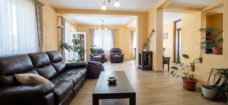 Casă cu 4 camere cu Teren 500 Mp în Oșorhei