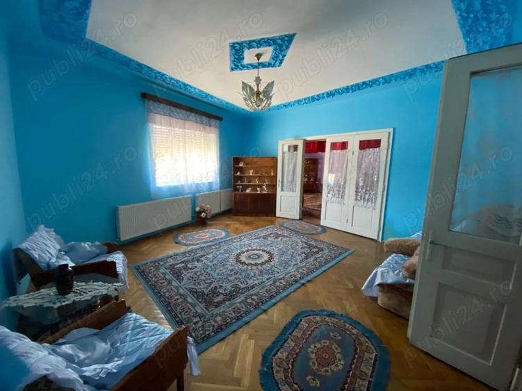 Casă cu 5 camere în Tărlungeni