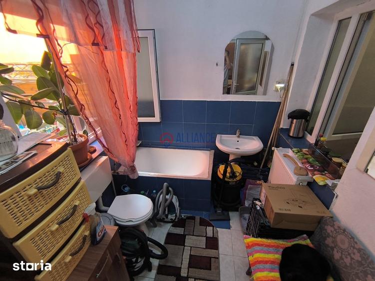 Casă cu 6 camere cu Teren 108 Mp în Tomis I